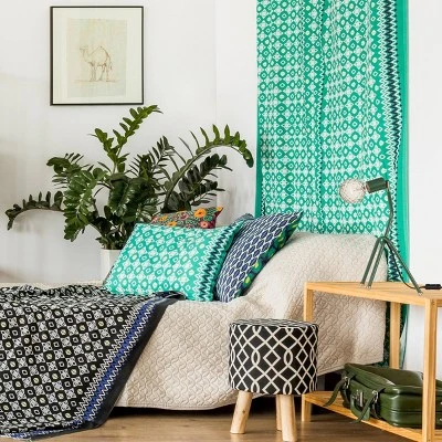 Globe Electric 16" Perry Eden Green Desk Lamp with Black Fabric Cord - Novogratz x Globe 3 Globe Electric 16" Perry Eden Green Desk Lamp with Black Fabric Cord - Novogratz x Globe - Image 3